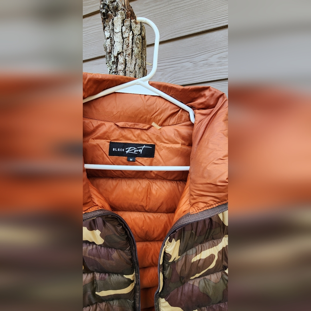 Black Rivet Rust Puffer Vest - Picture 3 of 4